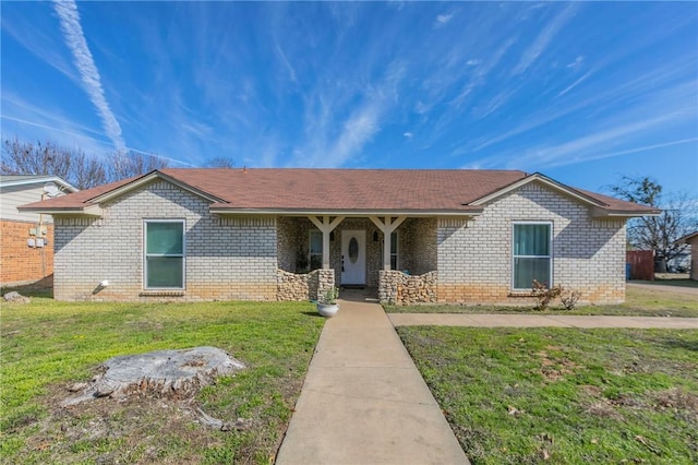 ranch-style house with a front yard