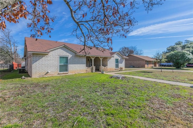 single story home with a front lawn