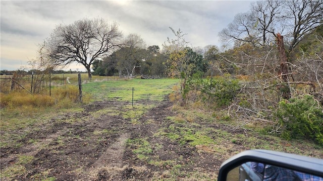 view of yard featuring a rural view