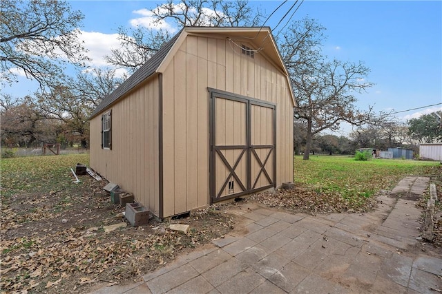 view of outbuilding