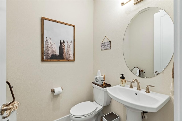 bathroom featuring toilet and sink