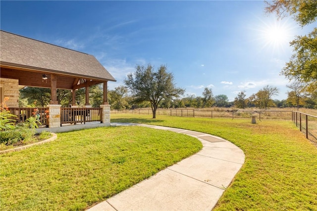 view of yard featuring a rural view