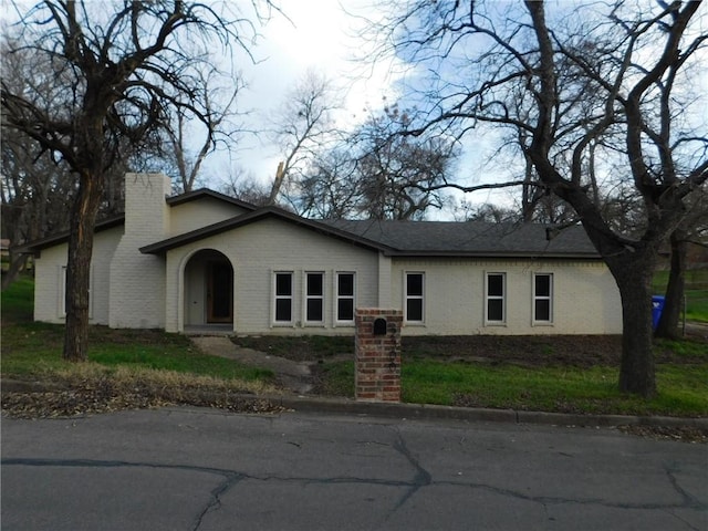 ranch-style house featuring brick siding