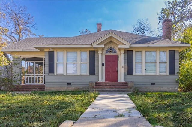 view of front of property with a front yard