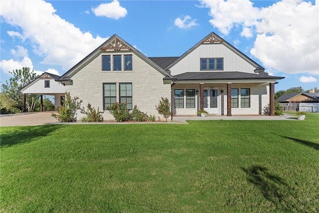 view of front facade with a front yard and covered porch