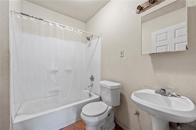 full bathroom featuring tile patterned flooring, shower / bath combo, toilet, and sink