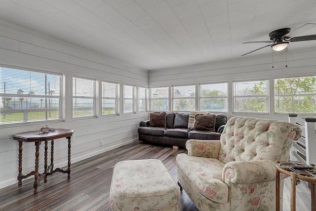 sunroom with ceiling fan