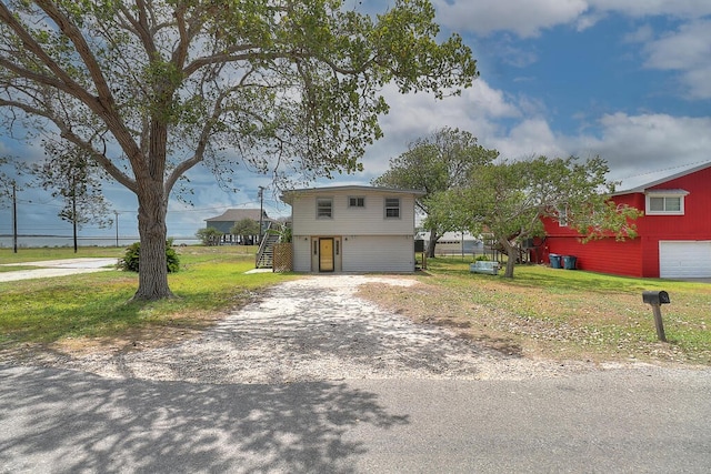 view of front of house with a front lawn