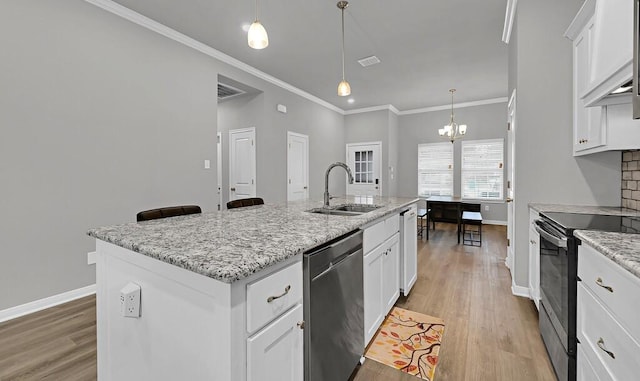 kitchen featuring a kitchen island with sink, stainless steel appliances, a sink, white cabinets, and pendant lighting