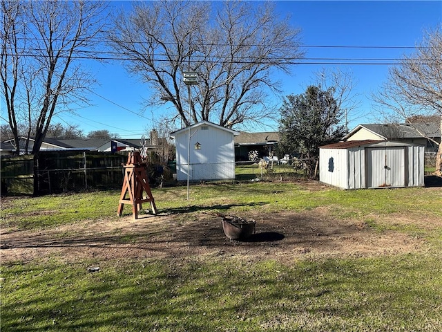 view of yard featuring a storage unit