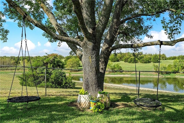 view of yard featuring a water view