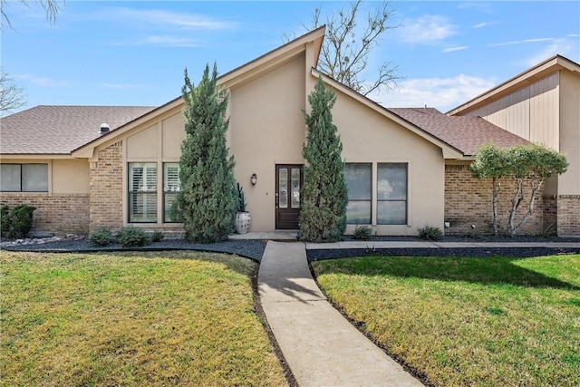 view of front of house with a front lawn