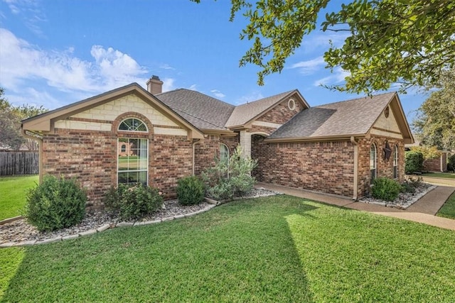 single story home featuring a front lawn