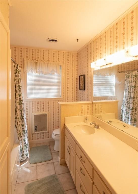 full bath featuring tile patterned flooring, toilet, visible vents, wallpapered walls, and shower / bathtub combination with curtain