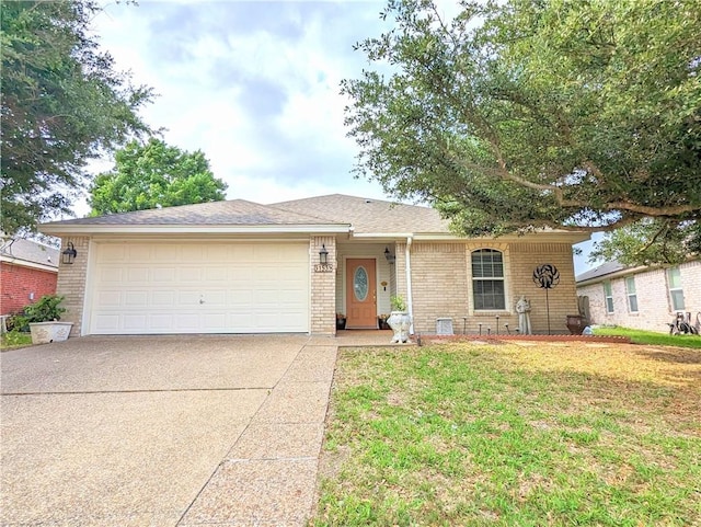 view of front of home featuring a front yard and a garage