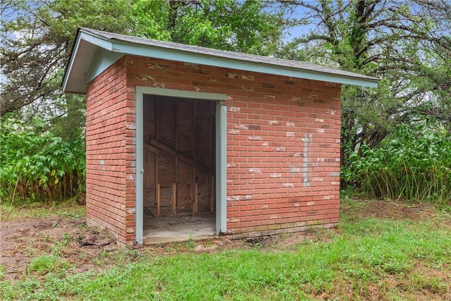 view of outbuilding