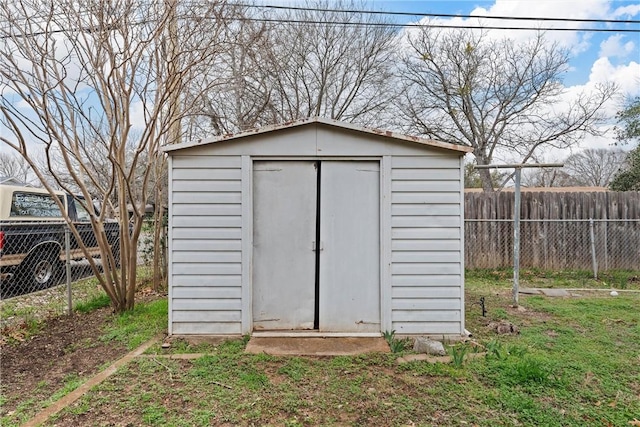 view of outbuilding with a yard