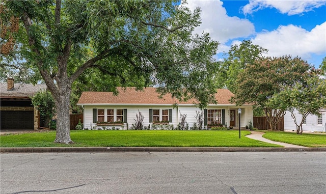 single story home featuring a front lawn