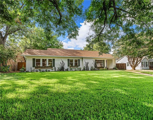 single story home featuring a front lawn