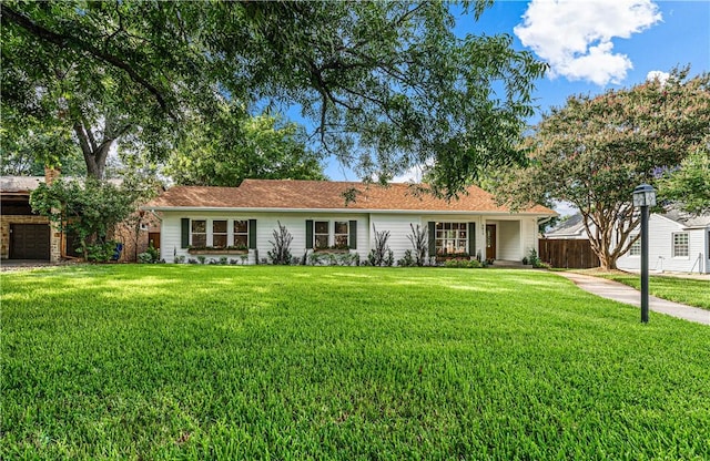 ranch-style house featuring a front lawn