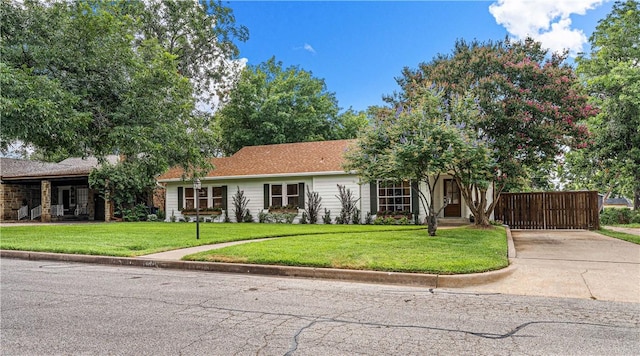 view of front of home featuring a front lawn