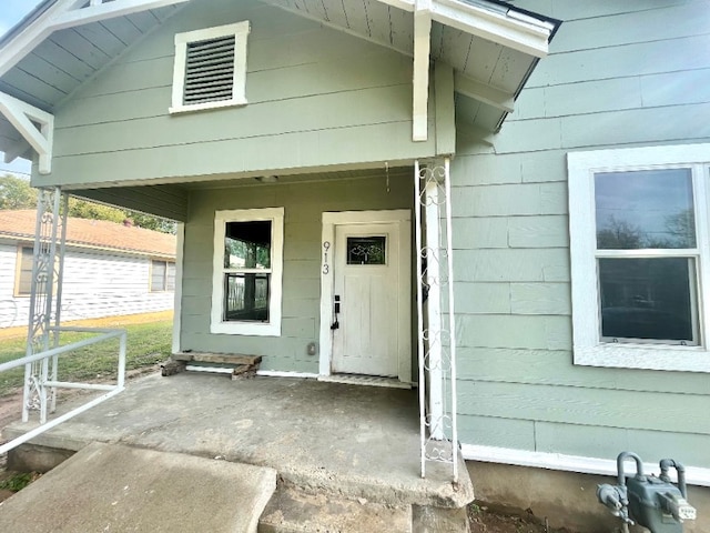 entrance to property featuring covered porch