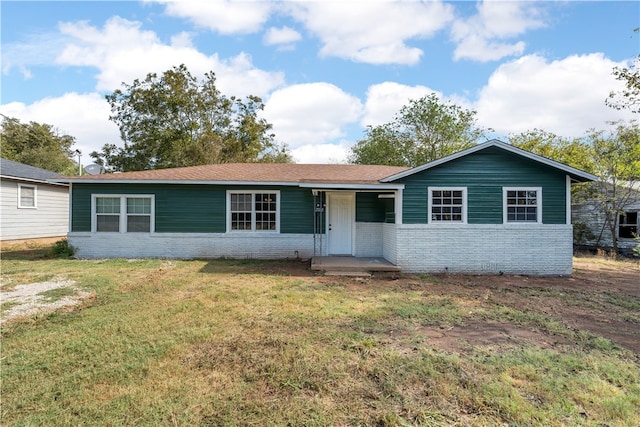 single story home featuring a front yard