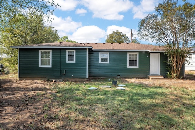 back of house featuring a yard