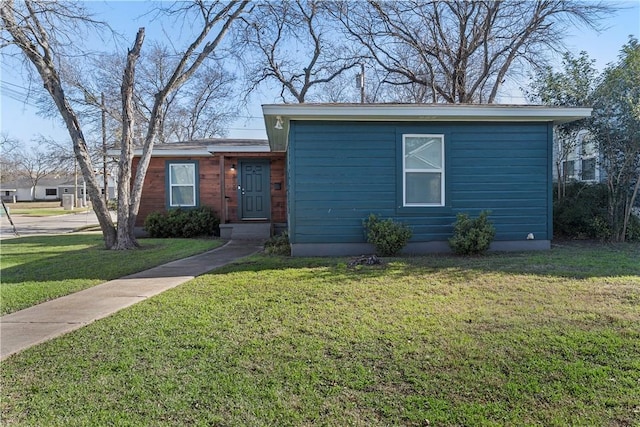 view of front of house with a front lawn