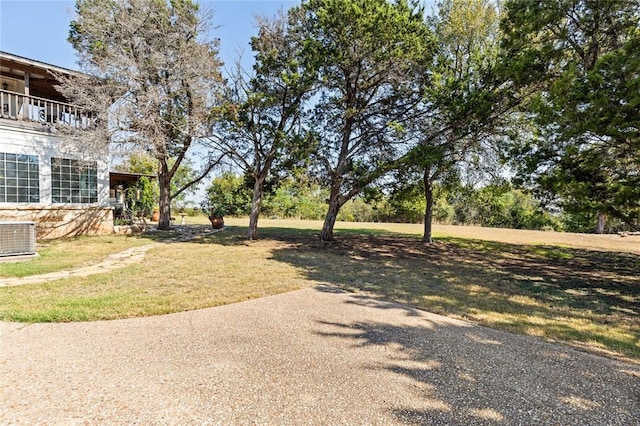 view of yard with a balcony