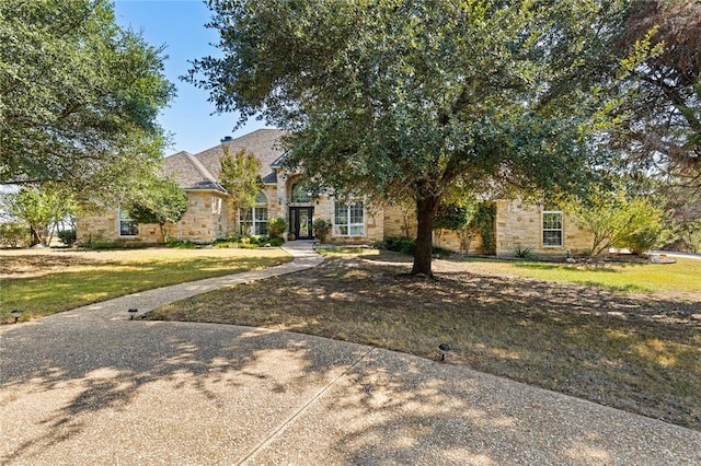 view of front of house featuring a front yard