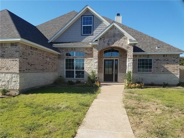 view of front facade with a front lawn