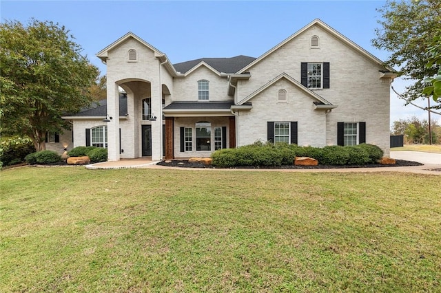 view of front of house with a front lawn