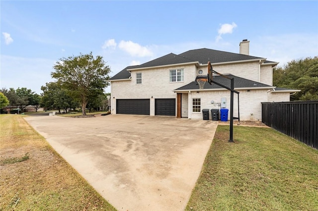 view of front of house featuring a front lawn and a garage