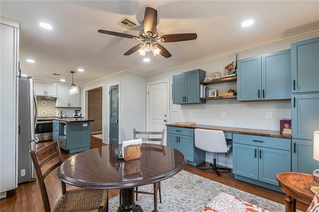 dining area with dark wood-style floors, visible vents, ornamental molding, built in study area, and ceiling fan