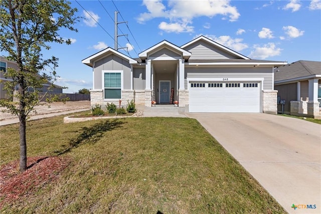 craftsman house featuring a front yard and a garage