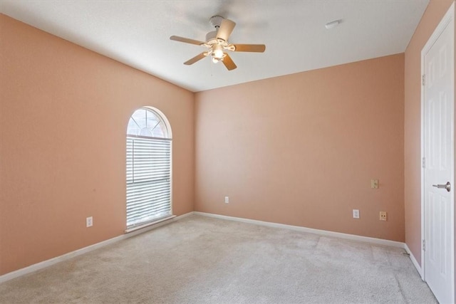 carpeted empty room featuring ceiling fan