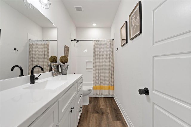 full bath featuring visible vents, toilet, a shower with shower curtain, wood finished floors, and vanity