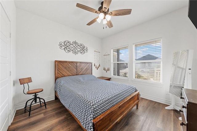 bedroom featuring ceiling fan, baseboards, and dark wood-style flooring