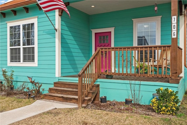 entrance to property featuring covered porch