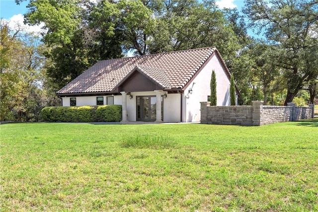 view of front of house with a front lawn