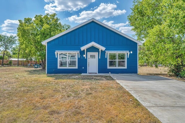 bungalow-style home featuring a front yard