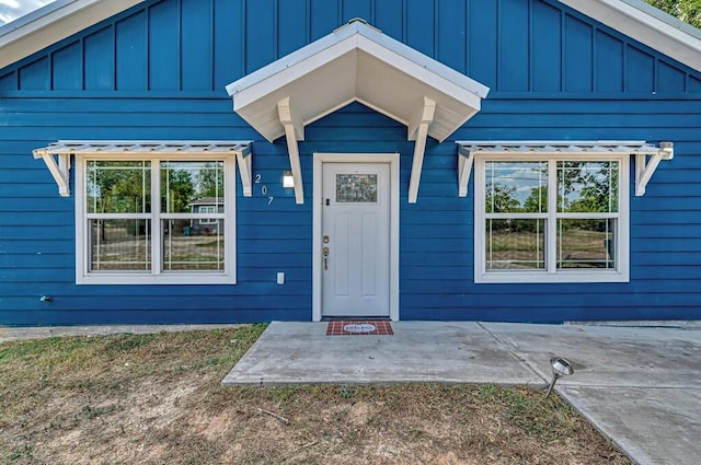 view of property entrance