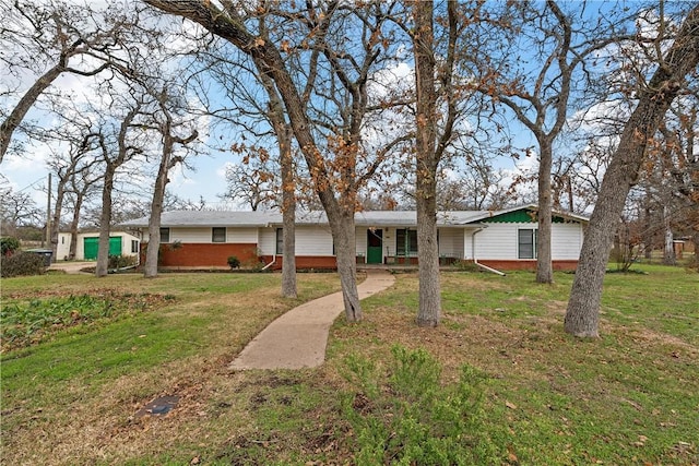 ranch-style home with a front yard