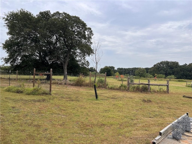 view of yard featuring a rural view