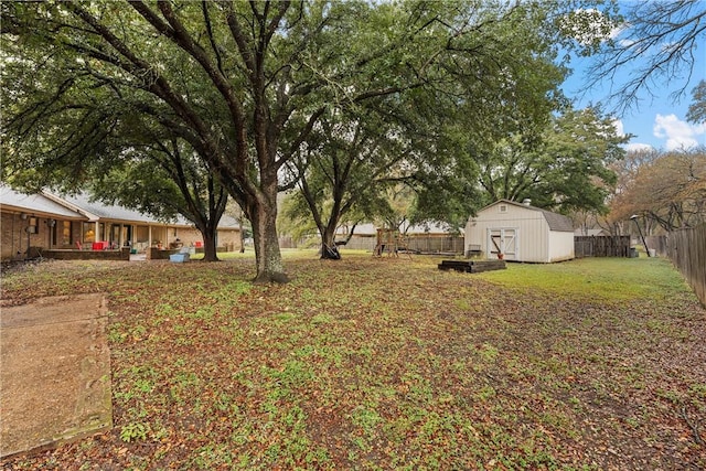 view of yard with a storage unit