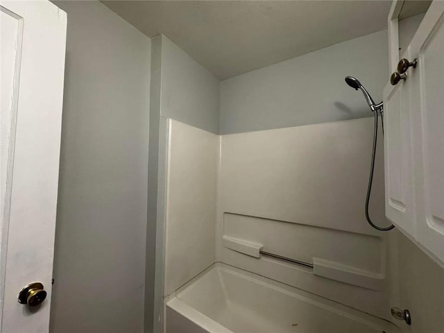 bathroom featuring shower / bathing tub combination