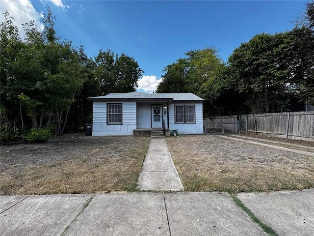 view of front of house featuring a front yard