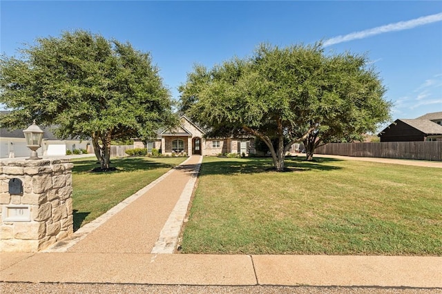 view of front of home featuring a front yard