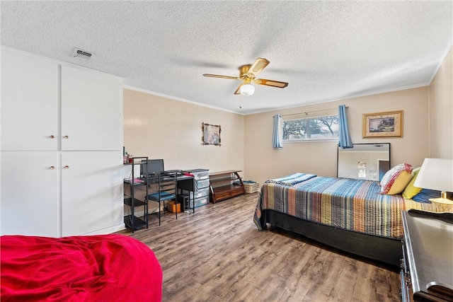 bedroom with ceiling fan, crown molding, a textured ceiling, and hardwood / wood-style flooring